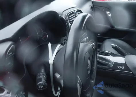 2011 Chevrolet Corvette z USA, uszkodzony, nr VIN 1G1YG2DW8B5112441